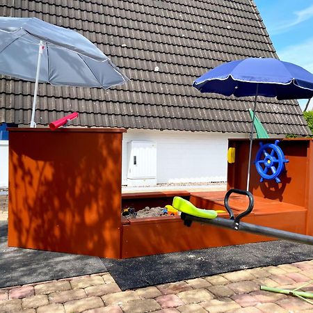 Familienfreundliches Ferienhaus In 5 Min Zum Strand Mit Terrasse Und Kostenlosem Parkplatz クックスハーフェン エクステリア 写真