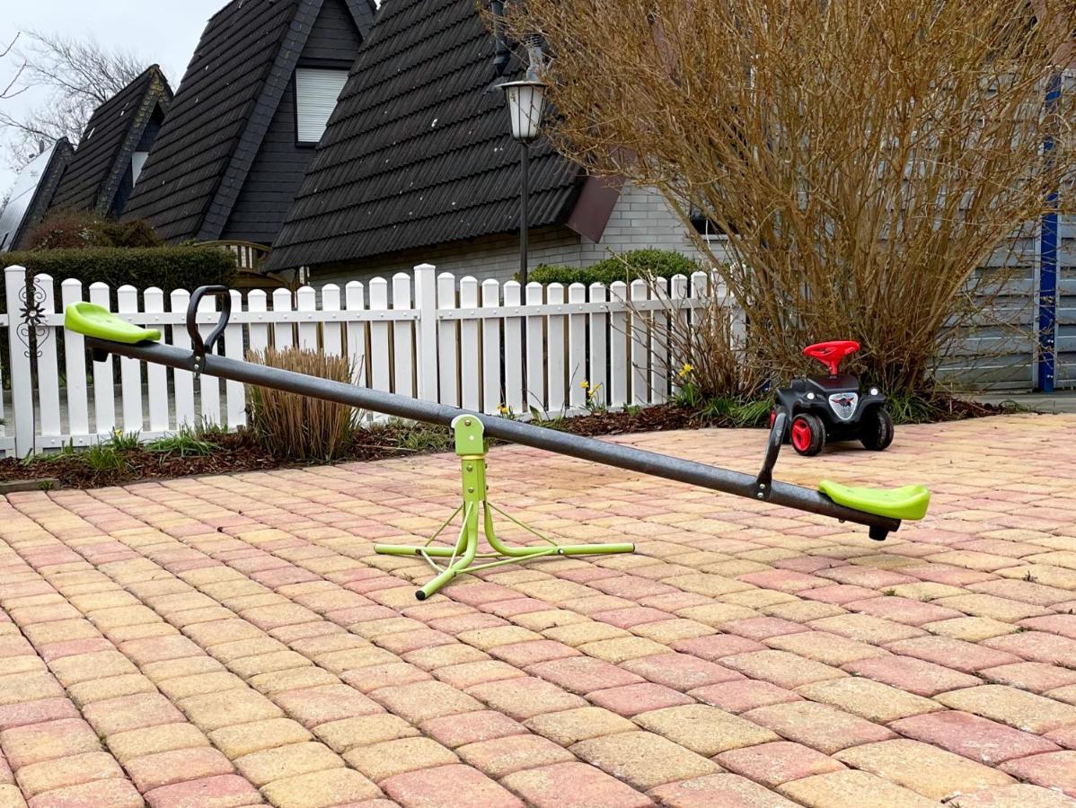 Familienfreundliches Ferienhaus In 5 Min Zum Strand Mit Terrasse Und Kostenlosem Parkplatz クックスハーフェン エクステリア 写真